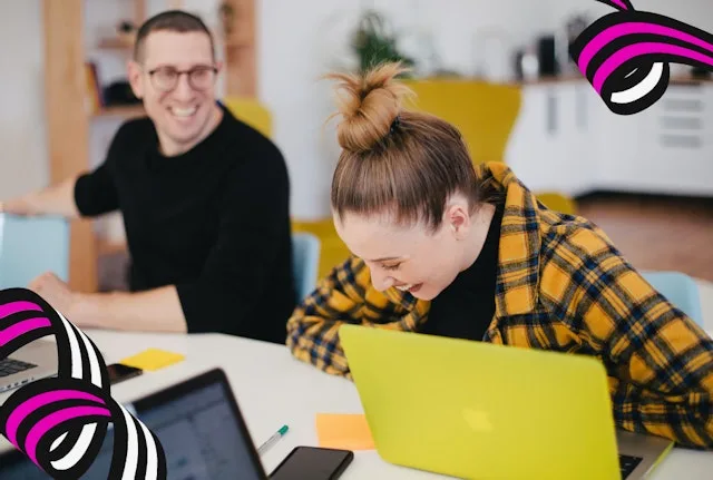 Das Team von Digital Growth bei der Arbeit im Büro in Berlin